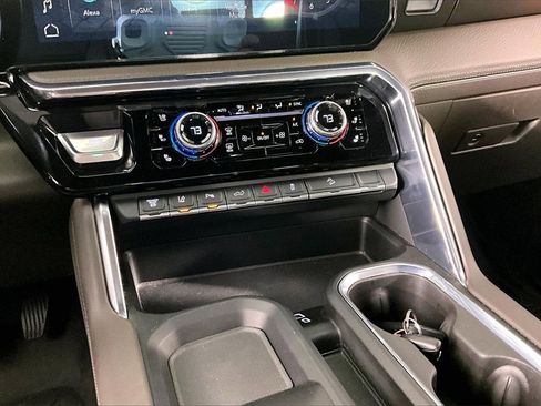 Used 2024 GMC Sierra 2500 Denali w/ Denali Reserve Package image 9