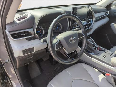 Used 2021 Toyota Highlander XLE image 14