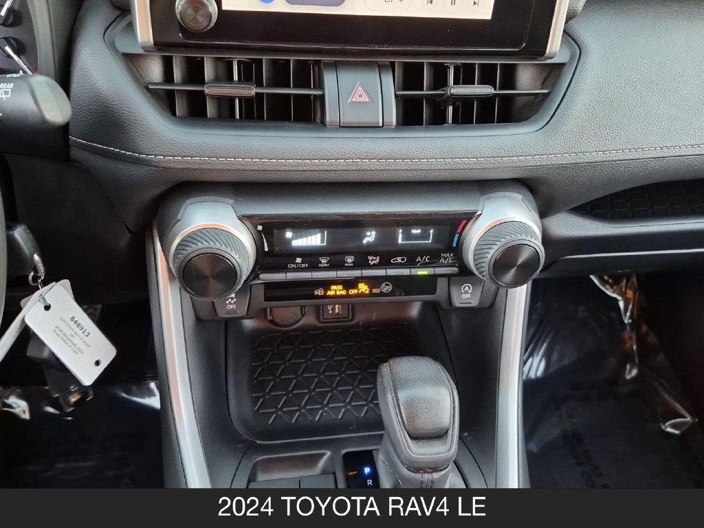 Used 2024 Toyota RAV4 LE AWD/4WD image 22