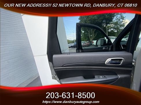 Used 2019 Jeep Grand Cherokee Altitude AWD/4WD image 27