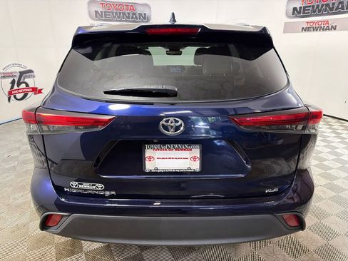 Used 2021 Toyota Highlander XLE FWD image 5