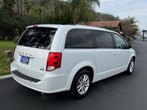 Used 2018 Dodge Grand Caravan SXT image 6