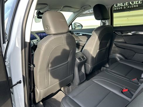 Used 2025 Buick Envision Preferred AWD/4WD image 12