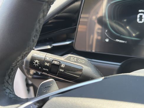 Used 2023 Kia Niro SX Touring FWD image 30