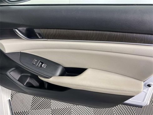 Used 2018 Honda Accord EX image 26