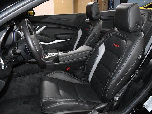 Used 2021 Chevrolet Camaro SS RWD image 7
