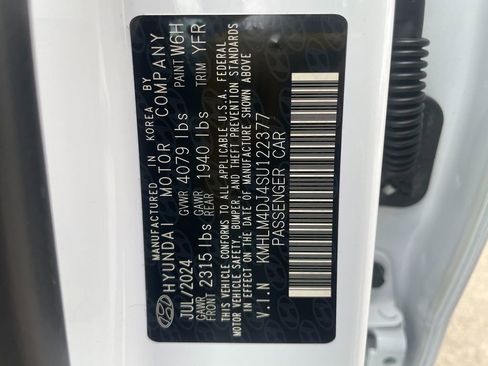 Used 2025 Hyundai Elantra Blue image 27