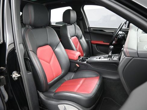 Certified 2021 Porsche Macan S AWD/4WD image 29