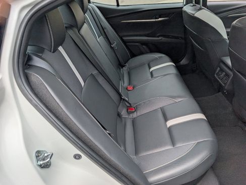 Used 2025 Toyota Camry SE FWD image 5