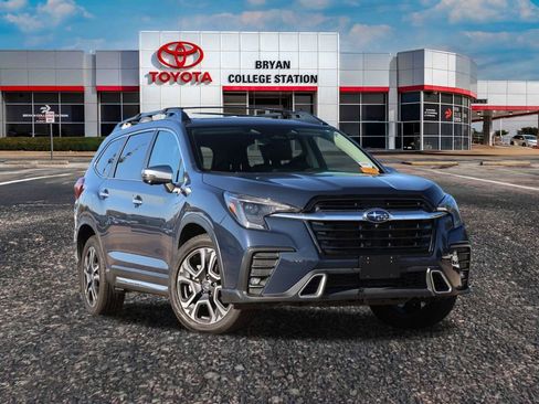 Used 2023 Subaru Ascent Touring image 1