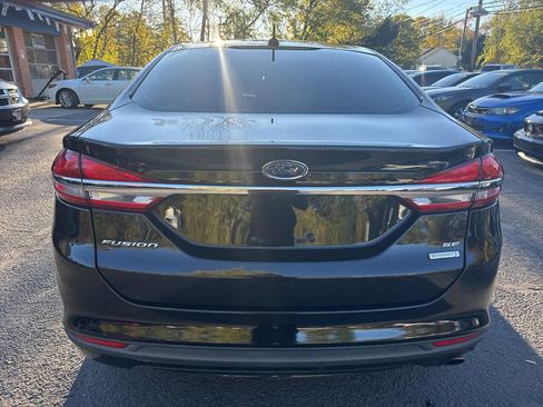 Used 2017 Ford Fusion SE image 6