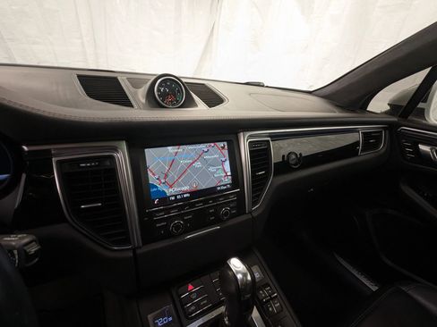 Used 2015 Porsche Macan Turbo image 11