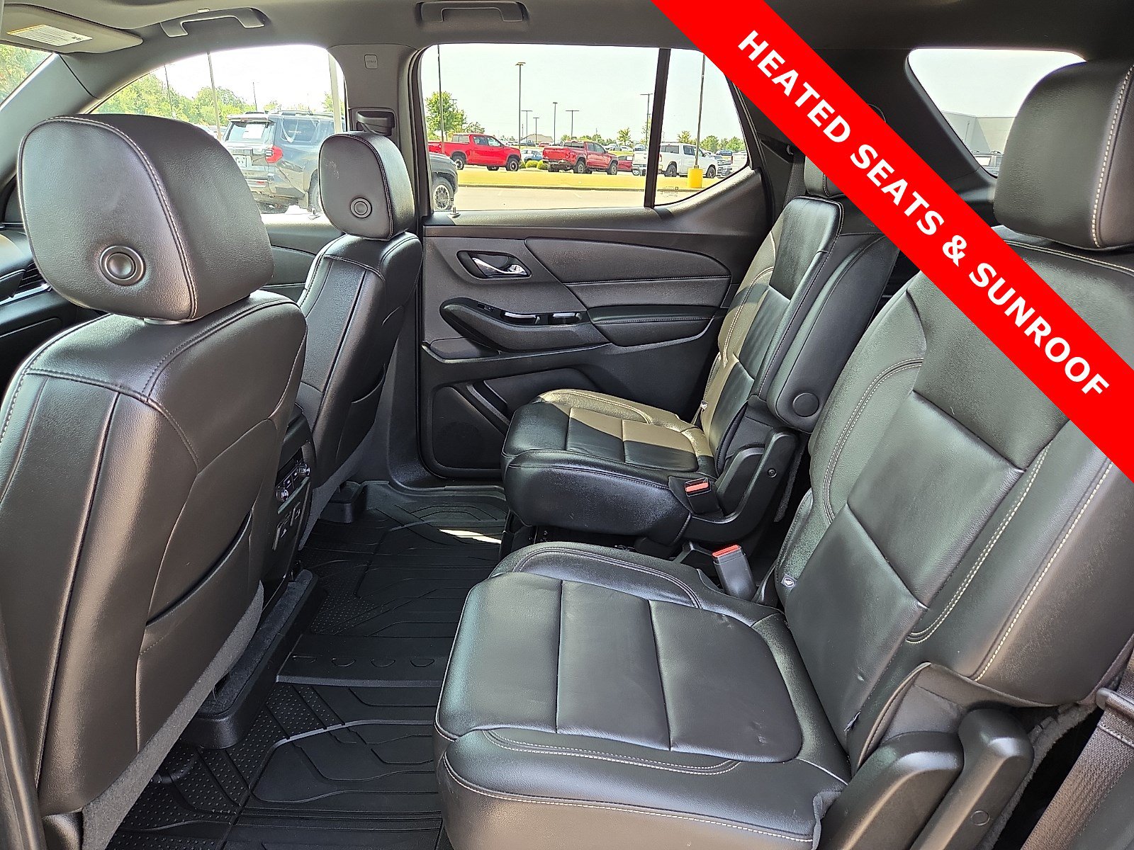 Used 2023 Chevrolet Traverse LT w/ LT Premium Package FWD image 11