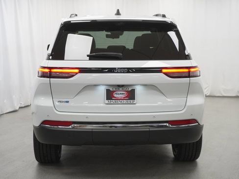 Used 2022 Jeep Grand Cherokee Limited 4xe w/ Luxury Tech Group II AWD/4WD image 12