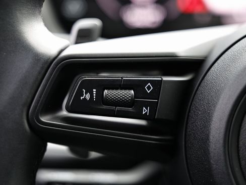 Certified 2025 Porsche Cayenne image 33