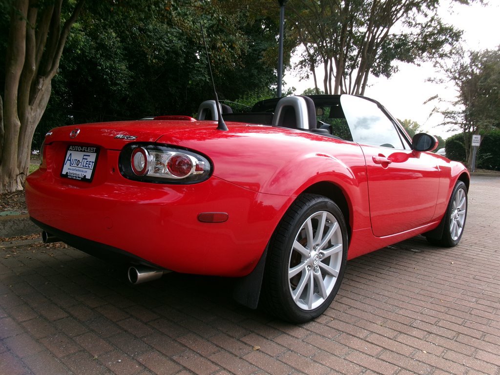 Used 2006 MAZDA MX-5 Miata Sport RWD image 6