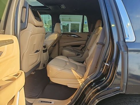 Used 2019 Cadillac Escalade Platinum image 27