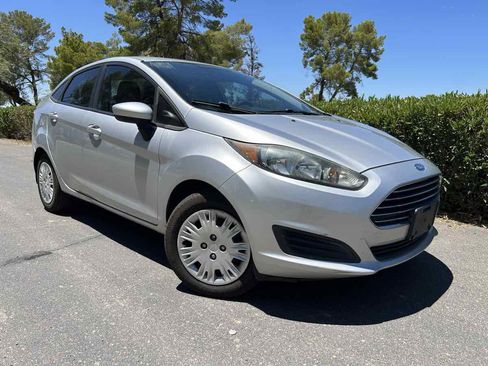 Used 2017 Ford Fiesta S image 4