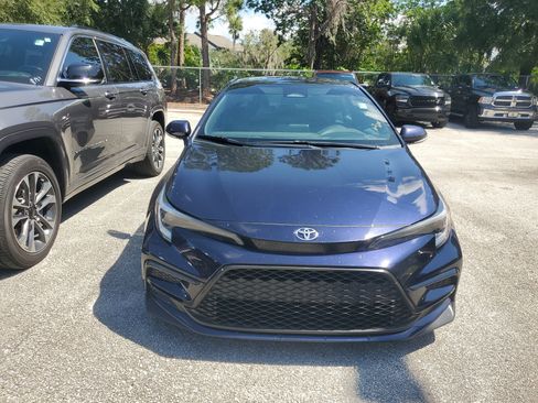 Used 2023 Toyota Corolla SE w/ SE Premium Package FWD image 3