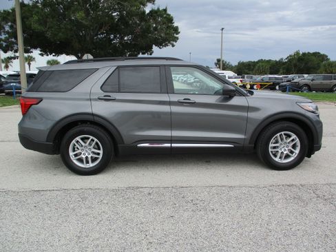 New 2025 Ford Explorer Active w/ Active Comfort Package image 8