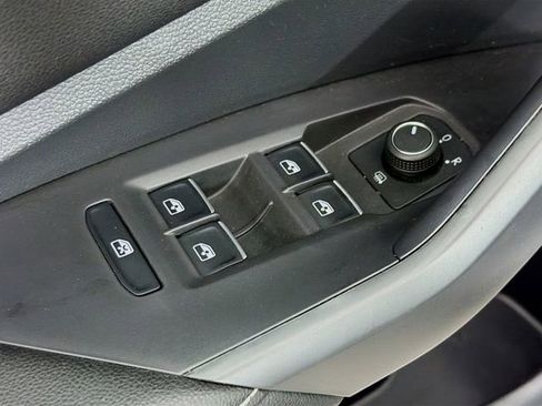 Used 2022 Volkswagen Jetta SE FWD image 19