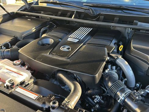 Used 2023 Lexus LX 600 4WD w/ Luxury Package image 34