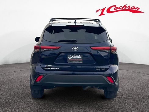 Used 2021 Toyota Highlander XLE AWD/4WD image 30