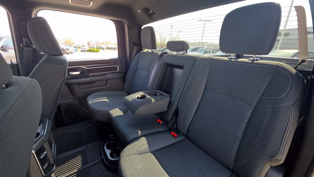 New 2026 RAM 3500 Big Horn AWD/4WD image 17