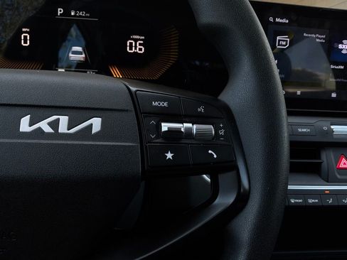 Used 2025 Kia K4 FWD image 35