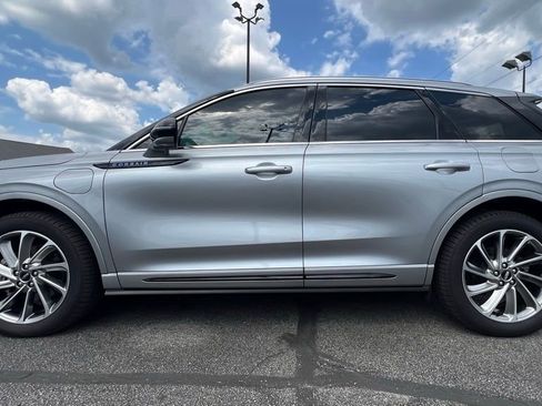 Used 2021 Lincoln Corsair Grand Touring image 3