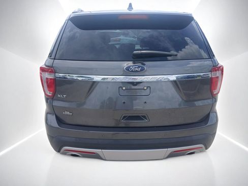 Used 2017 Ford Explorer XLT FWD image 5