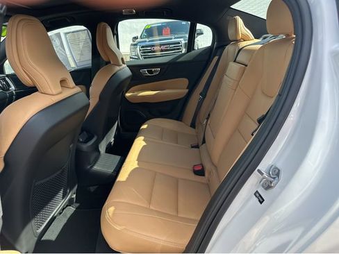 Used 2019 Volvo S60 T8 Inscription image 16