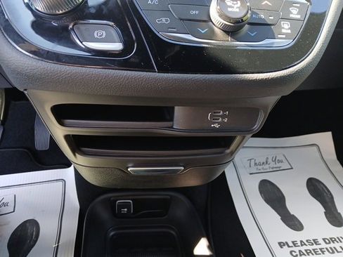 New 2026 Chrysler Pacifica Select image 30