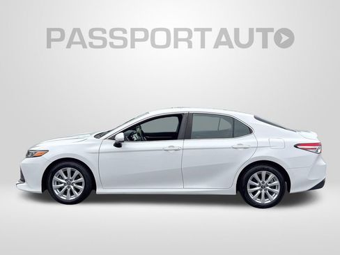 Used 2018 Toyota Camry LE FWD image 2