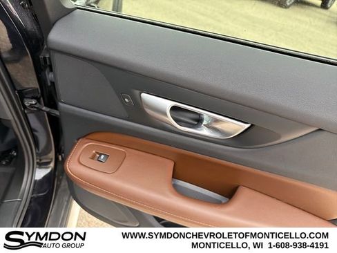 Used 2023 Volvo V60 B5 Cross Country Ultimate image 25