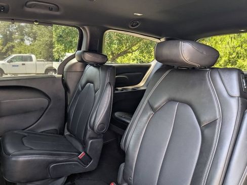 Used 2025 Chrysler Pacifica Select FWD image 24