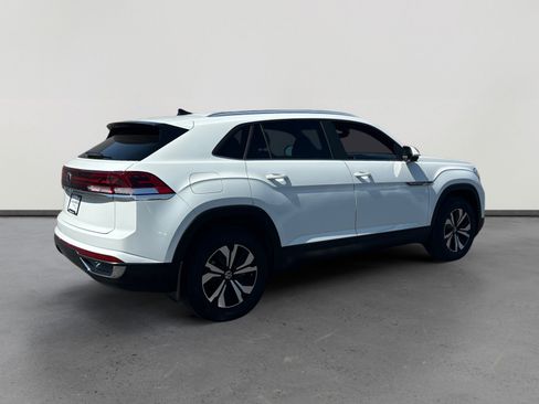 Certified 2025 Volkswagen Atlas Cross Sport SE FWD image 5