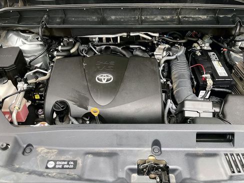Used 2020 Toyota Highlander LE image 9