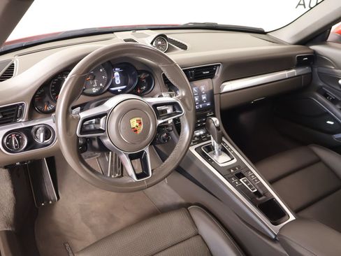 Used 2019 Porsche 911 Carrera RWD image 2