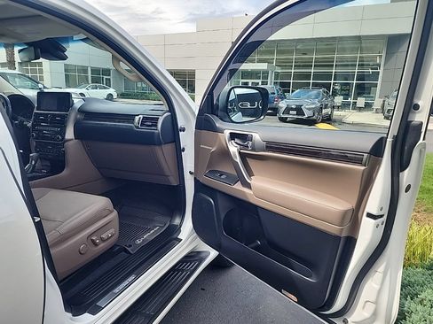 Certified 2023 Lexus GX 460 Luxury w/ Sport Design Package AWD/4WD image 19