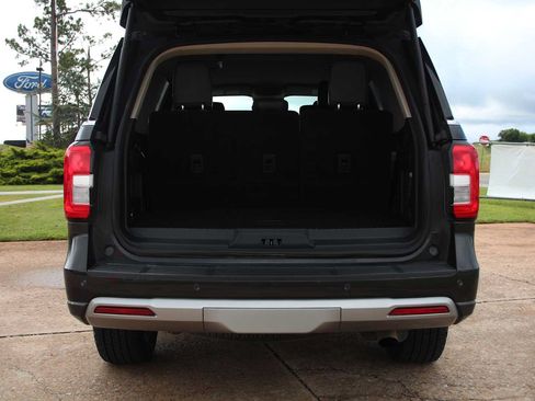 Used 2022 Ford Expedition XLT RWD image 9