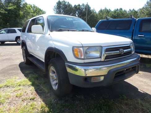 Used 1999 Toyota 4Runner SR5 image 4