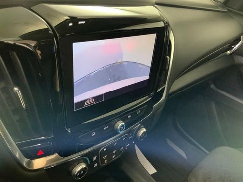 Used 2020 Chevrolet Traverse LT FWD image 21