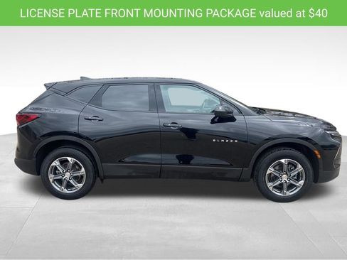 Used 2023 Chevrolet Blazer LT image 2