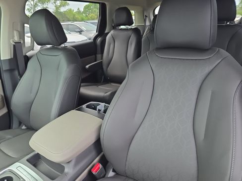 New 2027 Kia Carnival FWD image 22