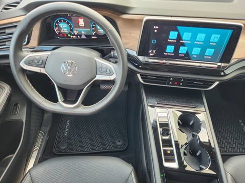 Used 2024 Volkswagen Atlas SE FWD image 28