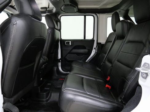 Used 2018 Jeep Wrangler Unlimited Sahara image 25