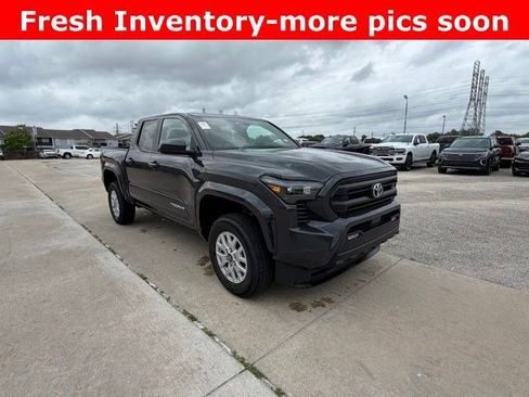 Used 2025 Toyota Tacoma SR5 image 5
