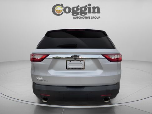 Used 2021 Chevrolet Traverse LT image 3