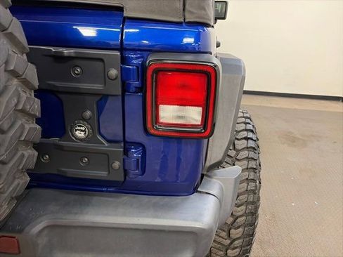 Used 2018 Jeep Wrangler Unlimited Rubicon image 9